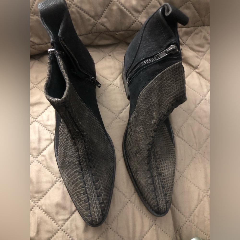 FREE PEOPLE ZIP UP ANKLE BOOTS